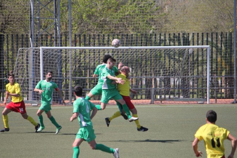 Un punto sobre la bocina (1-1)