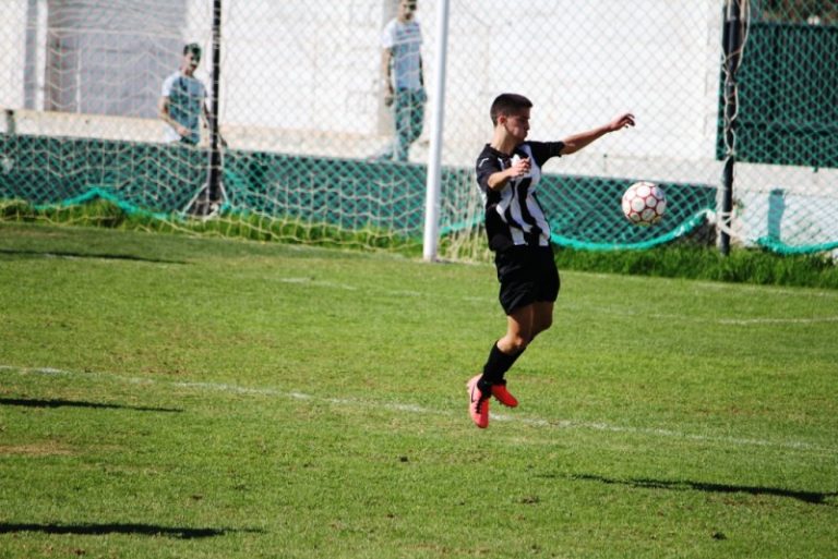 Sale goleado en su primer envite (4-0)