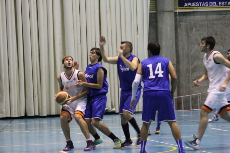 Tercer triunfo y segundo puesto (67-58)