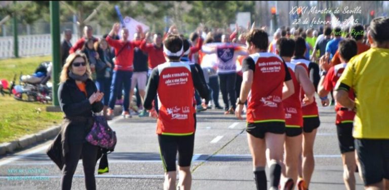 Fiesta alcoreña en la Maratón de Sevilla