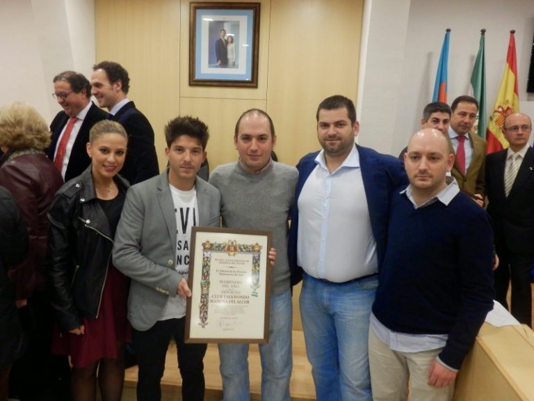 Mairena se rinde ante su club de taekwondo