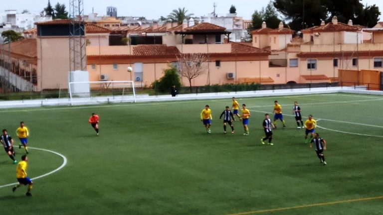 Derrota y aburrimiento en Tomares (2-0)