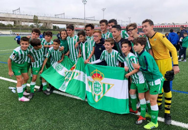 Álvaro Moreno gana el Mundialito de la Costa Dorada con el Betis