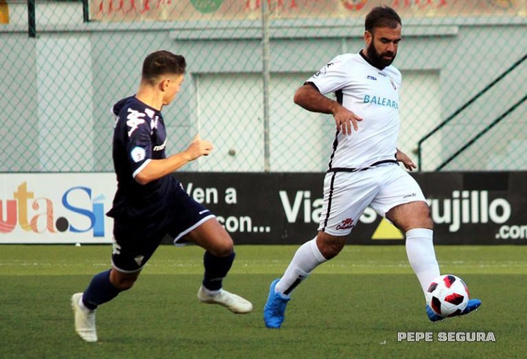 Víctor González seguirá en la AD Ceuta