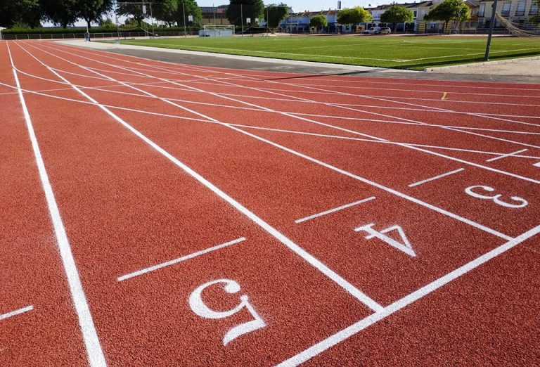 Mairena ya disfruta de su nueva pista de atletismo