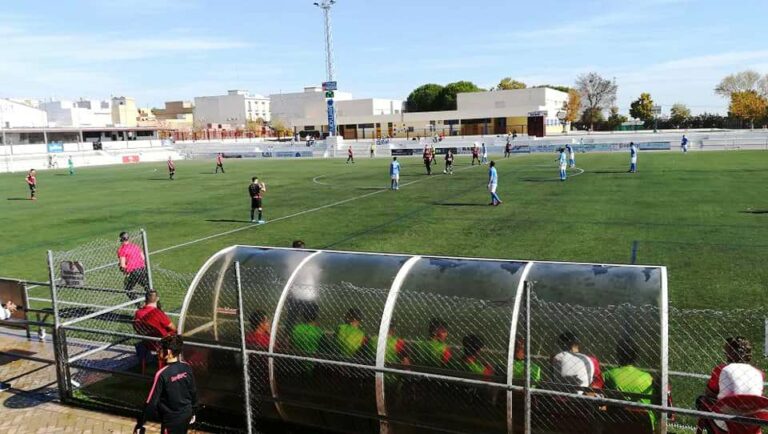 Cedió en los minutos finales (2-0)