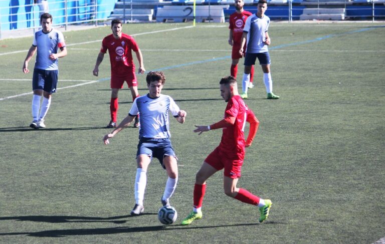 El Castilleja golea a un Alcalá que jugó en inferioridad toda la segunda mitad (1-5)