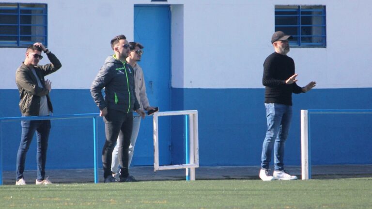 ‘Picharri’ completa una vuelta en el banquillo del Atlético Viso