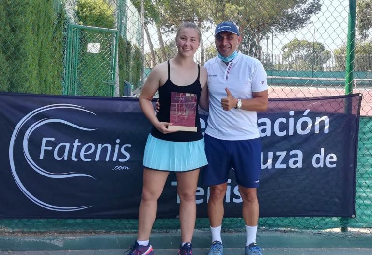 Ana Schultz, jugador del CT Oromana, nueva campeona de Andalucía en cadetes