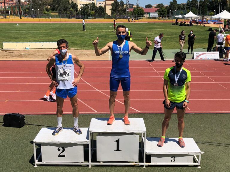 Dos oros, tres platas y un bronce en el campeonato de Andalucía máster en pista al aire libre