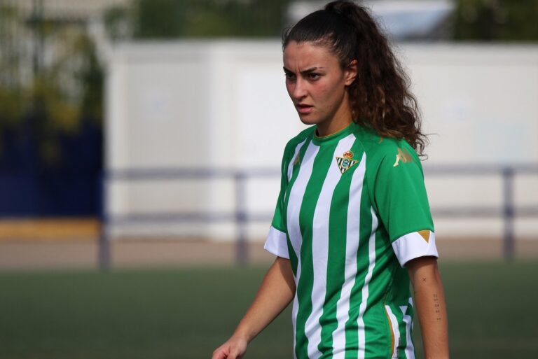 Vicky Benítez asciende con el Real Betis a la Reto Iberdrola