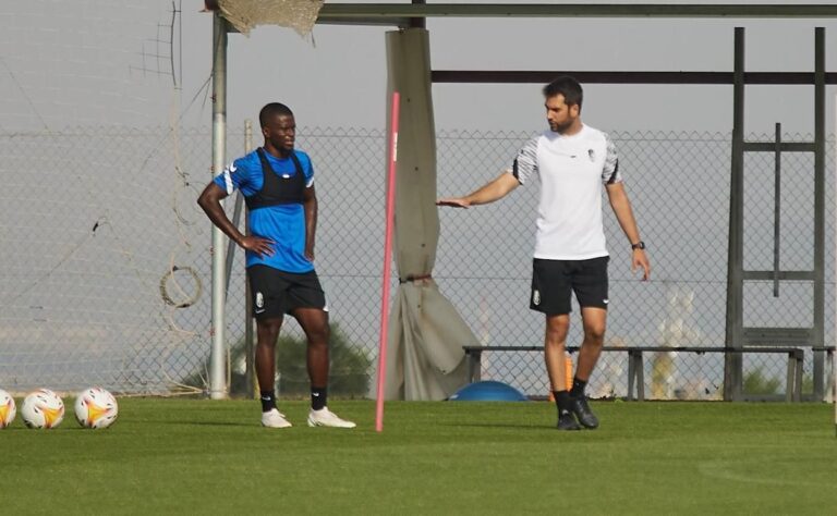 El visueño Alexis Belloso ficha por el Granada CF