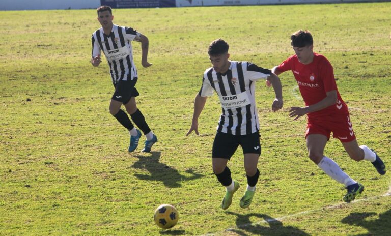 El Mairena se tomará las uvas como líder (1-0)