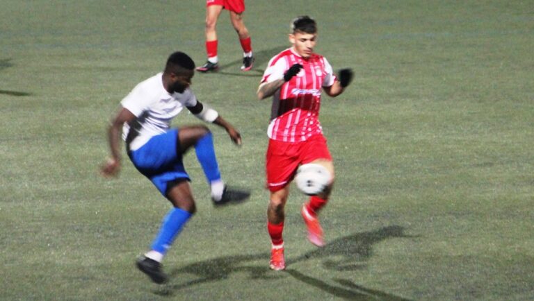 El duelo comarcal deja un empate con muchos sabores (1-1)