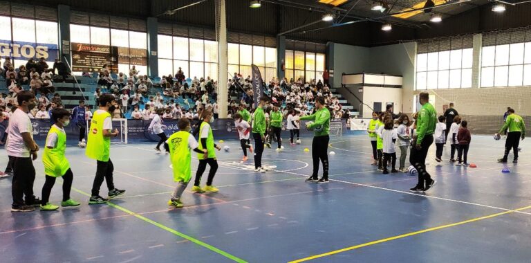 Alcalá FS y Real Betis FS acercan el fútbol sala a los escolares