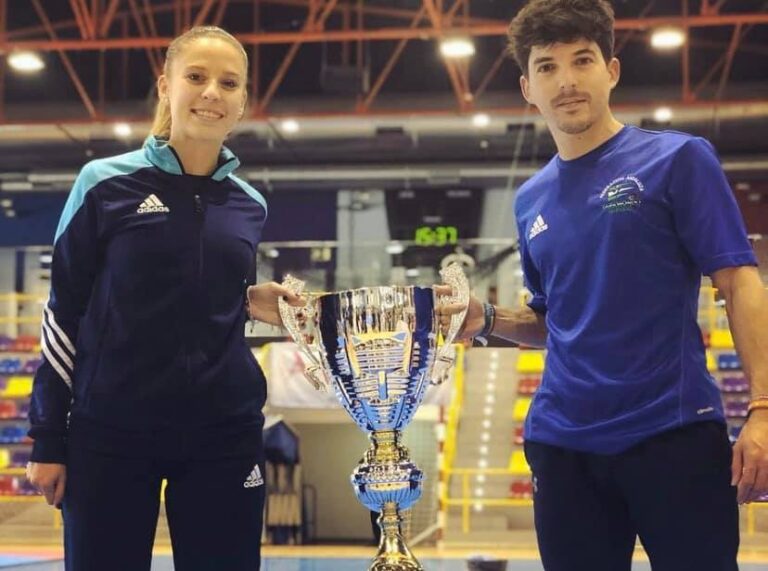 La FAT concede a Paula Acosta la medalla de bronce al mérito deportivo