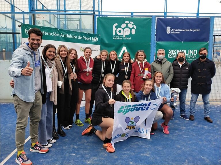 El equipo femenino de pádel del CT Oromana, subcampeón de Andalucía