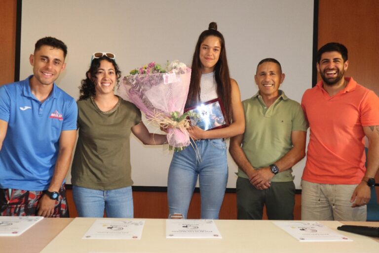 Reconocimiento del club Milu a Yasmin Alonso, oro en las Olimpiadas escolares