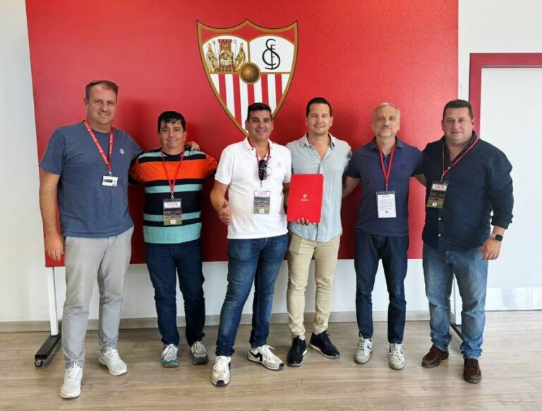 El Pablo VI firma un convenio de colaboración con el Sevilla FC