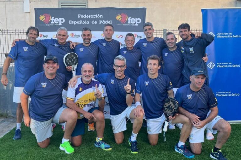 El equipo veterano de pádel del CT Oromana asciende a Primera Nacional