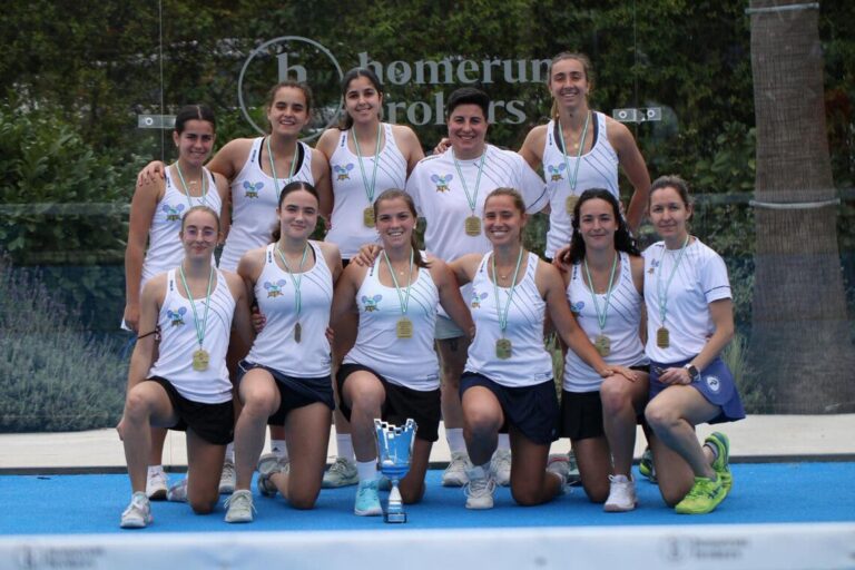 El equipo femenino de pádel del CT Oromana, campeón de Andalucía