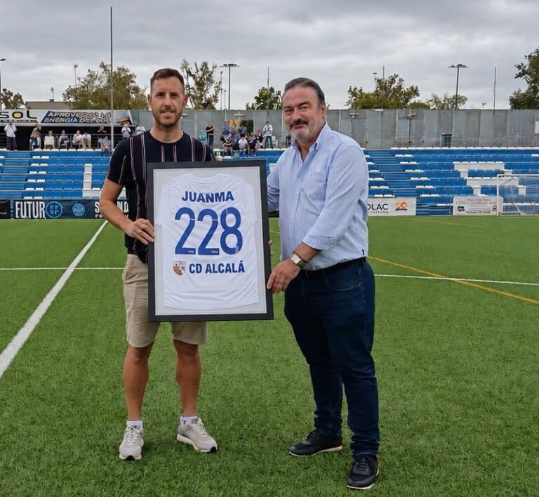 Merecido homenaje del Alcalá a Juanma Perea